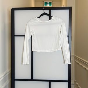 White plain crop top with sleeves